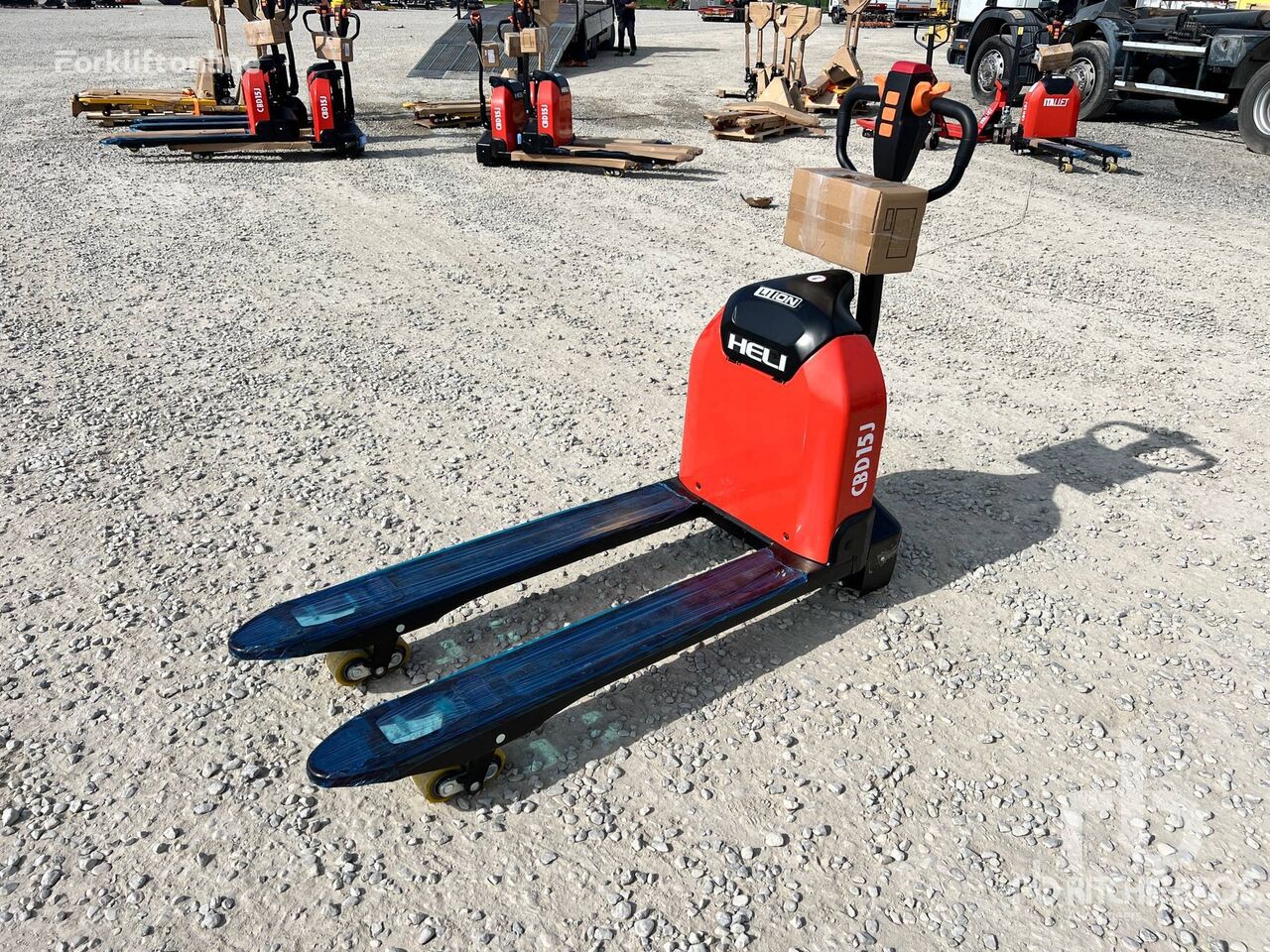 Новая модель электрических транспортировщиков паллет HELI CBD15/20C-Li4 уже в продаже по суперцене!